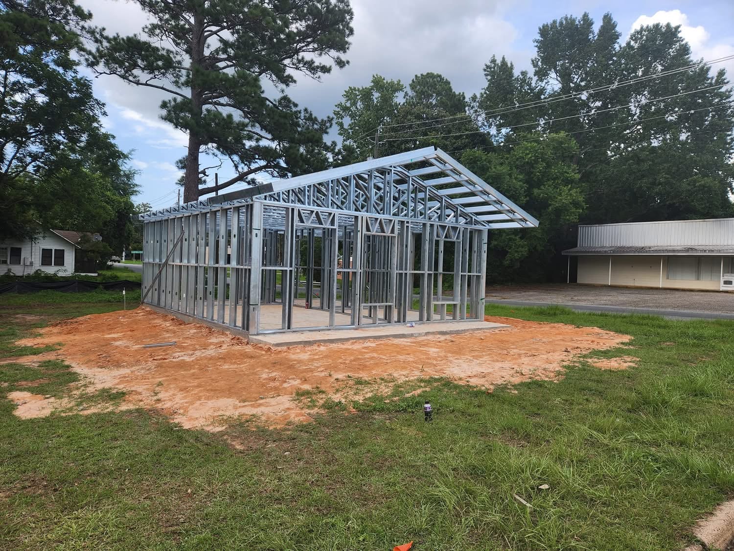 Steel barndominium frame with pitched roof in Tennessee